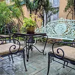 Bed & Breakfast Parisian Courtyard New Orleans