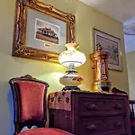 Parisian Courtyard 3*