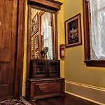 Bed & Breakfast Parisian Courtyard