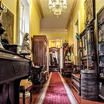 Parisian Courtyard Bed & Breakfast 3*