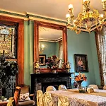 Parisian Courtyard Bed & Breakfast New Orleans