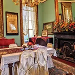 Bed & Breakfast Parisian Courtyard New Orleans