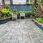 Parisian Courtyard 3*