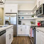 St Charles Ave Living Near Hot Spots And Restaurants