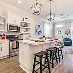 St Charles Ave Living Near Hot Spots And Restaurants