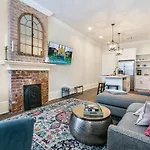 St Charles Ave Living Near Hot Spots And Restaurants *