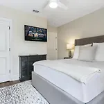 St Charles Ave Living Near Hot Spots And Restaurants *