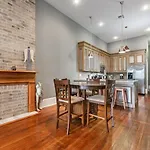 Cozy And Charming House Close To St Charles Ave