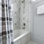 Cozy And Charming House Close To St Charles Ave