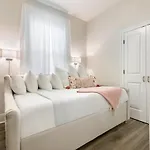 Urban Retreat Near French Quarter Holiday home