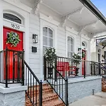 Holiday home St Charles Ave Living Near Hot Spots And Restaurants