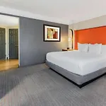 Hotel La Quinta & By Wyndham Downtown