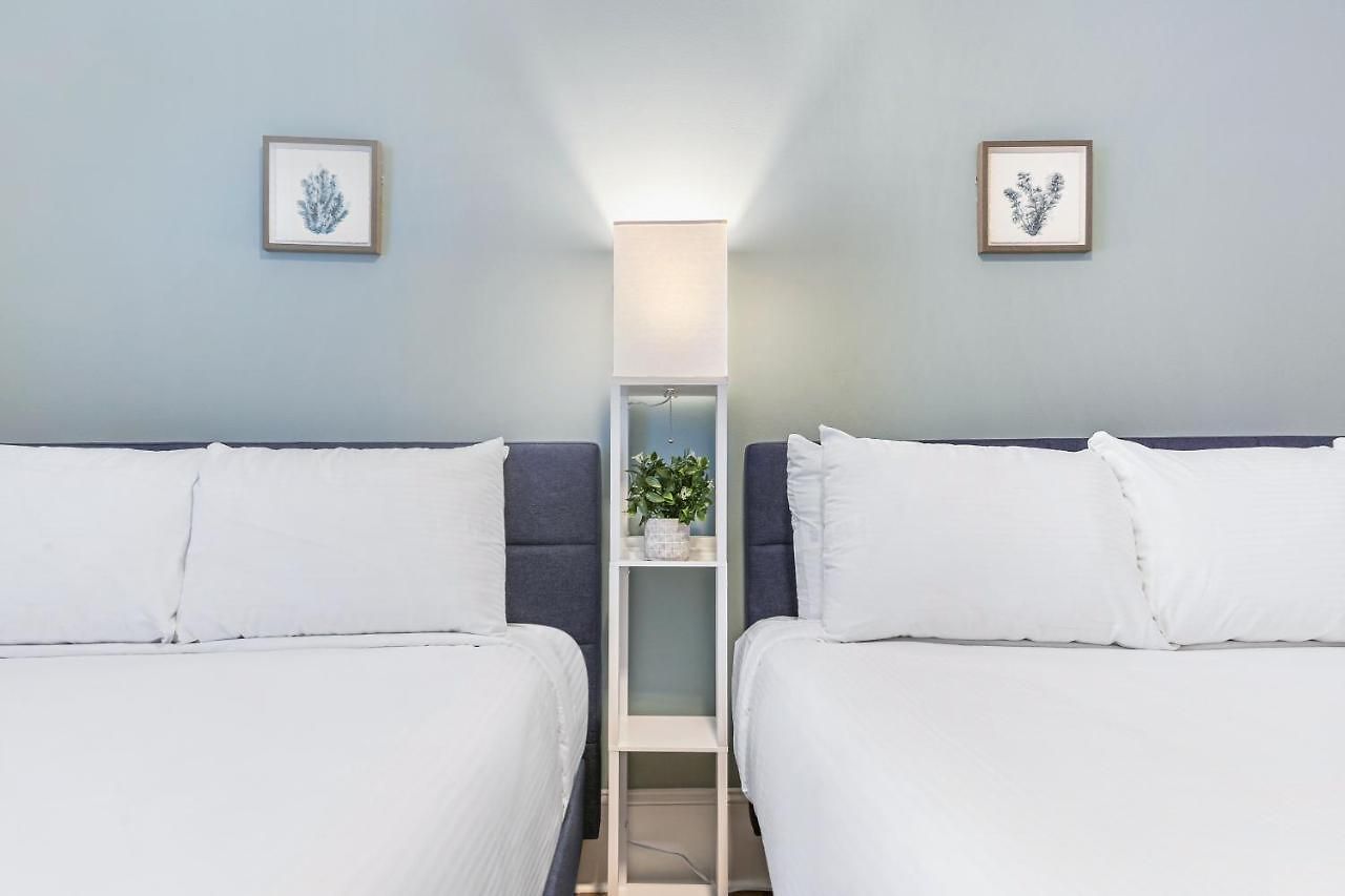 Apartment Stunning Modern And Fully-upgraded 5 Bedroom W Pool *