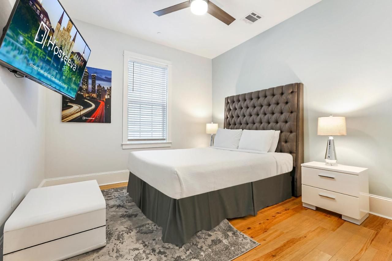Apartment Stunning Modern And Fully-upgraded 5 Bedroom W Pool