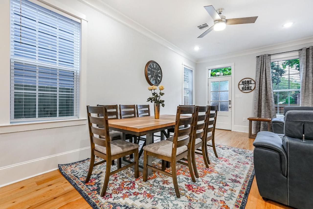 Stunning Modern And Fully-upgraded 5 Bedroom W Pool *