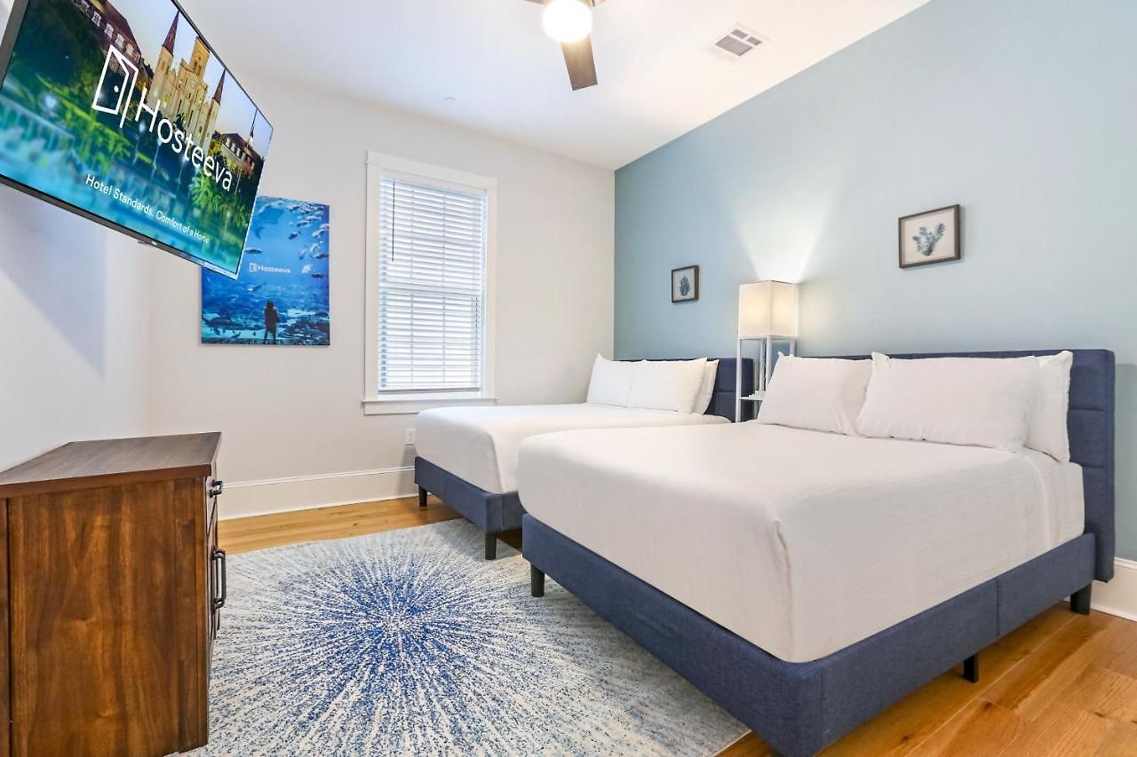 Stunning Modern And Fully-upgraded 5 Bedroom W Pool *