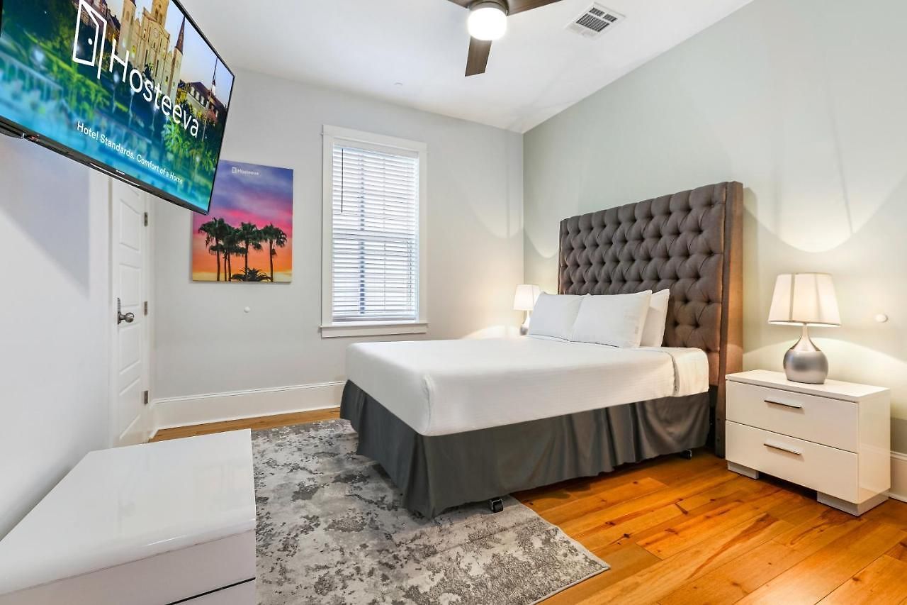 Stunning Modern And Fully-upgraded 5 Bedroom W Pool