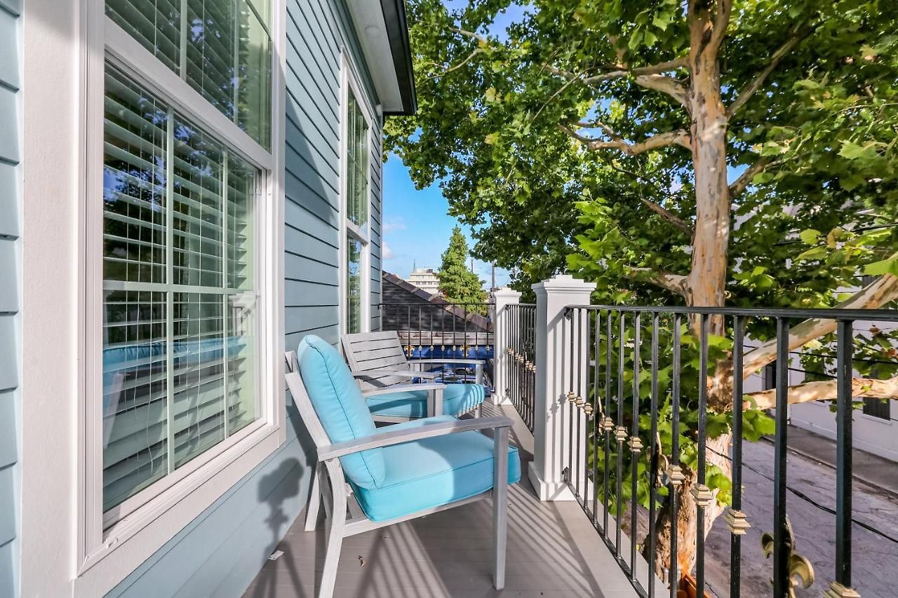 Hosteeva Chic Urban Retreat W Pool Steps To St Charles Ave And Near Bourbon St New Orleans