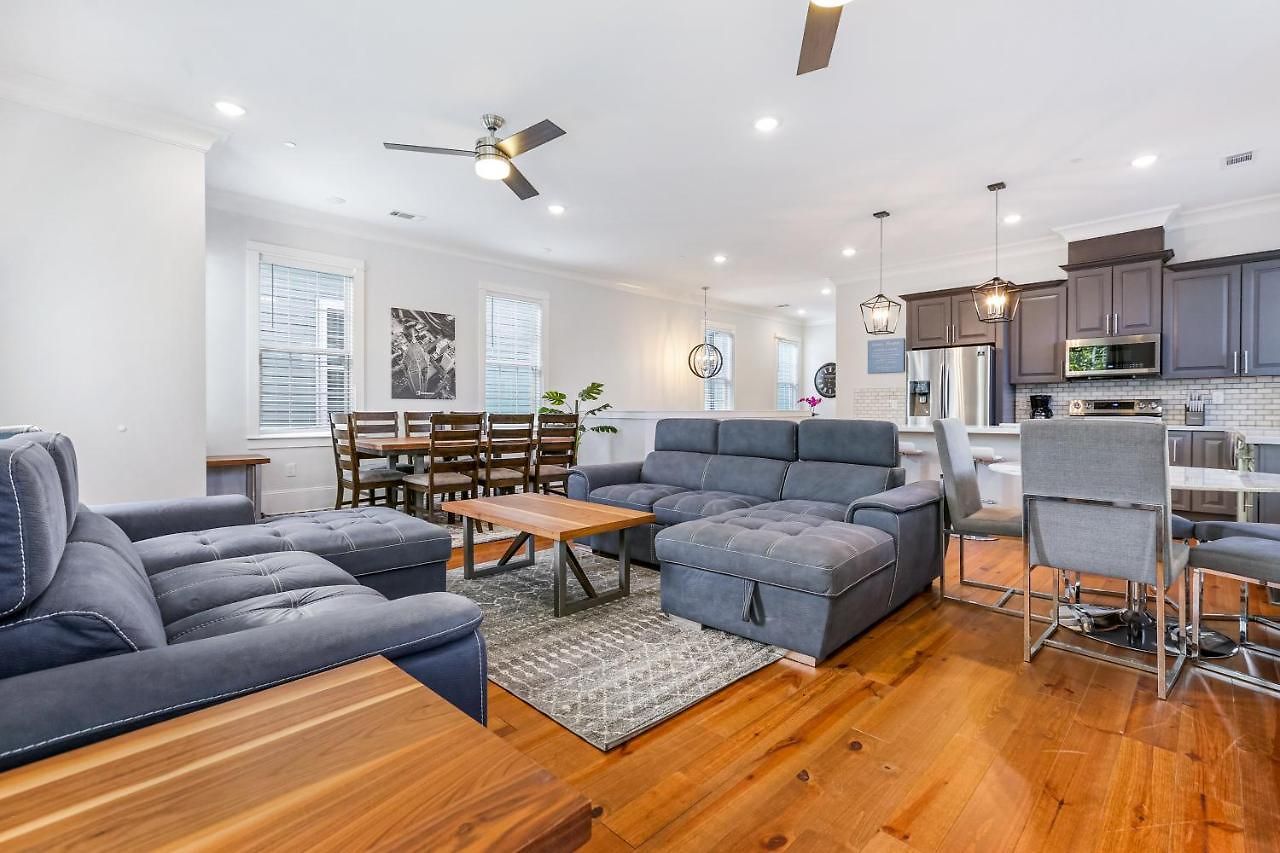 Hosteeva Chic Urban Retreat W Pool Steps To St Charles Ave And Near Bourbon St