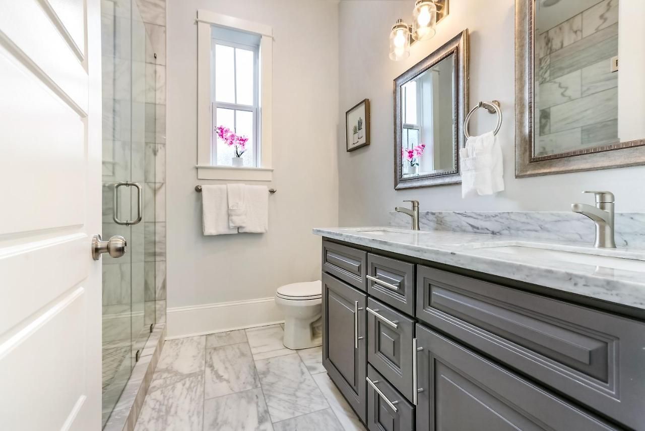 Spacious 5 Bedroom Retreat - Pool - Near It All! * New Orleans