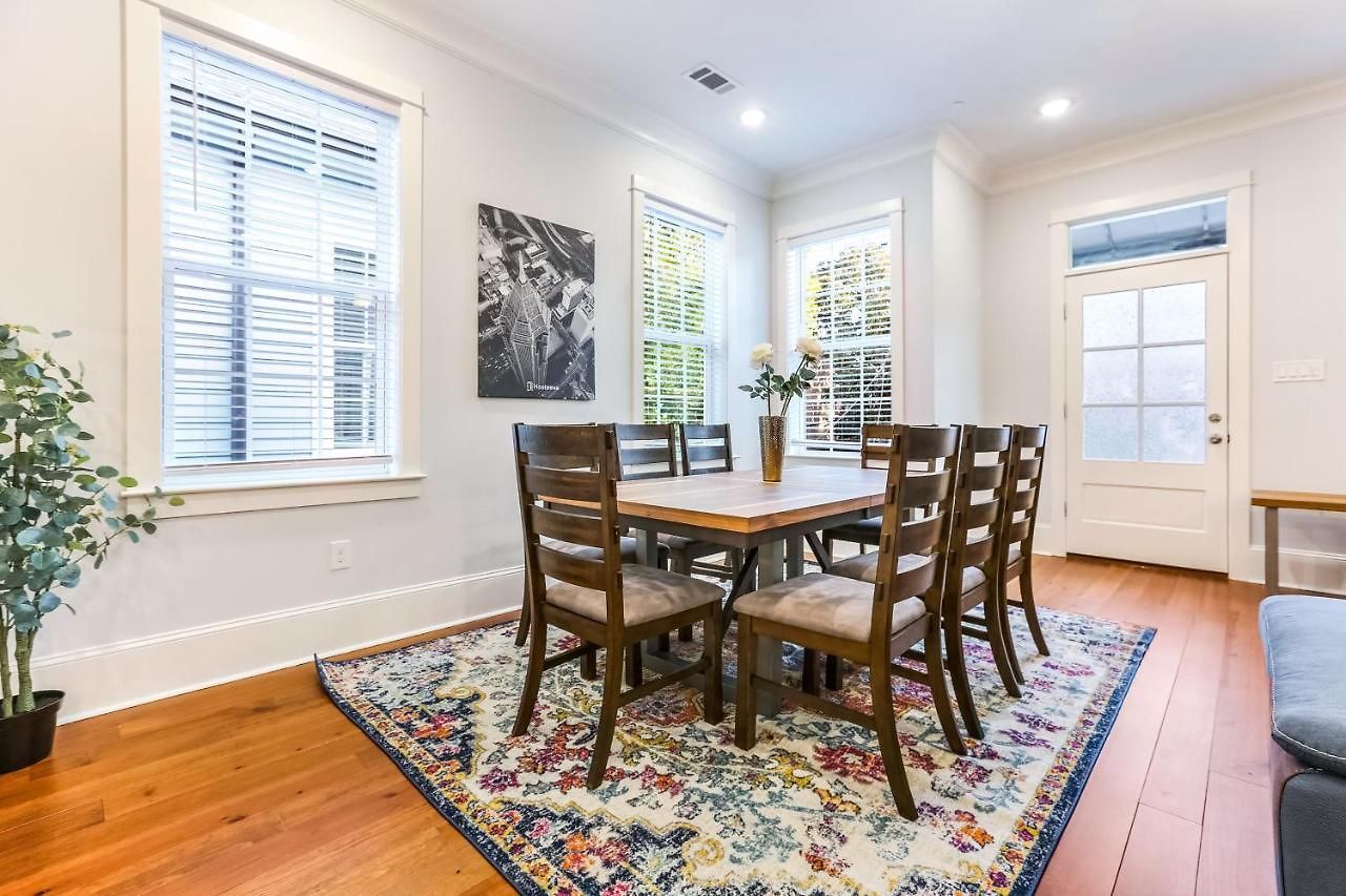 Spacious 5 Bedroom Retreat - Pool - Near It All! New Orleans
