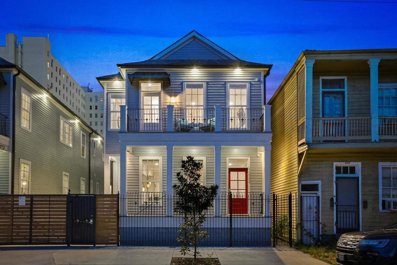 Stunning 4br-5br Near French Quarter Homes By Hosteeva