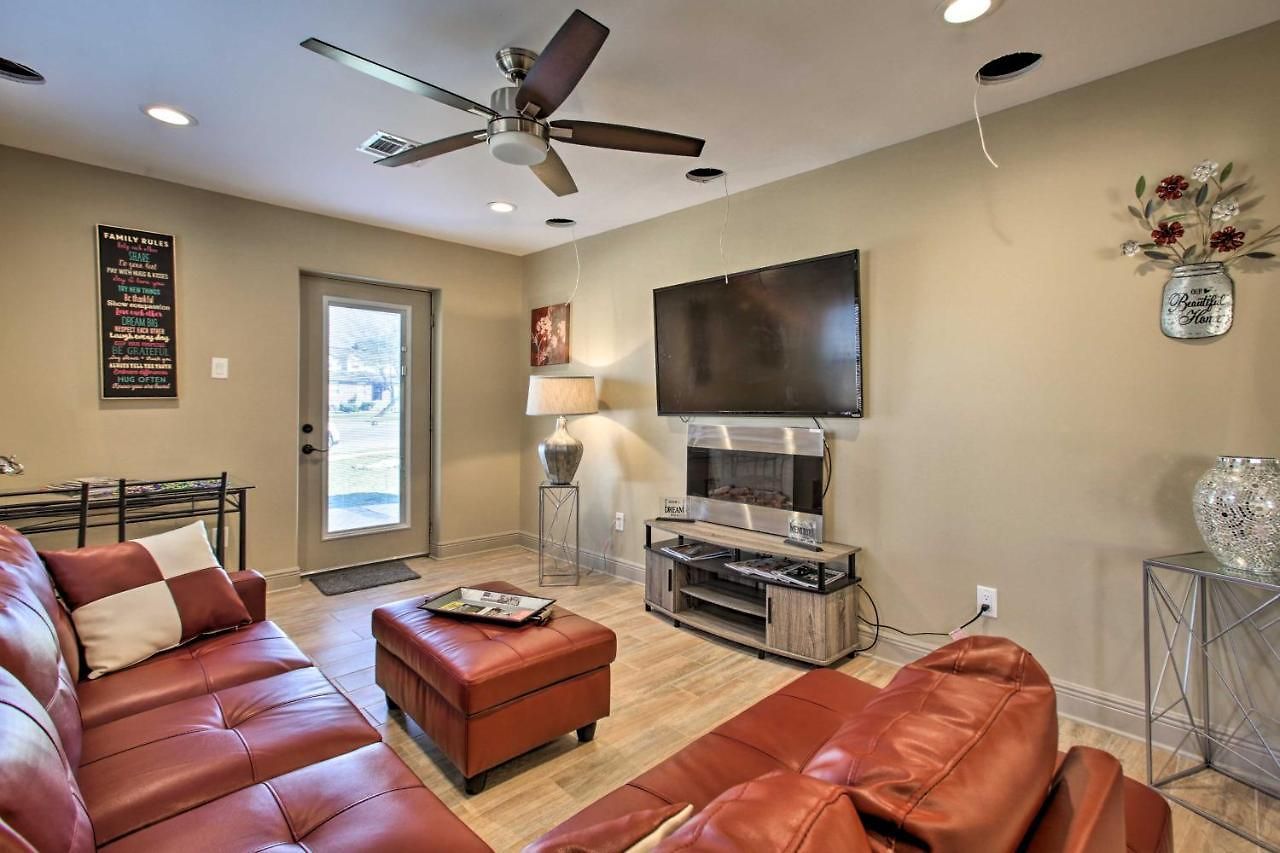 Holiday home Walk To Park: Contemporary Nola *