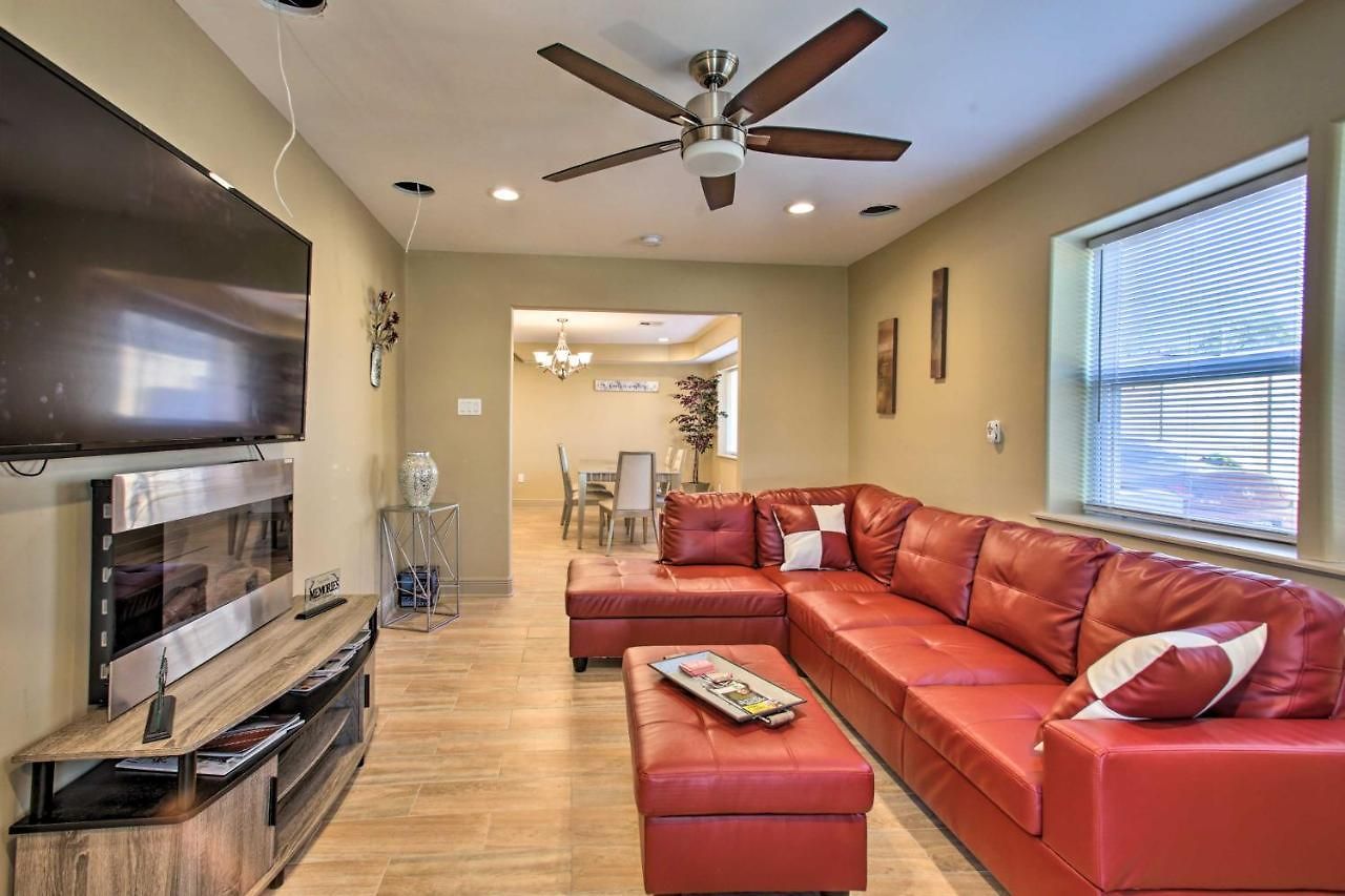 Walk To Park: Contemporary Nola Holiday home *