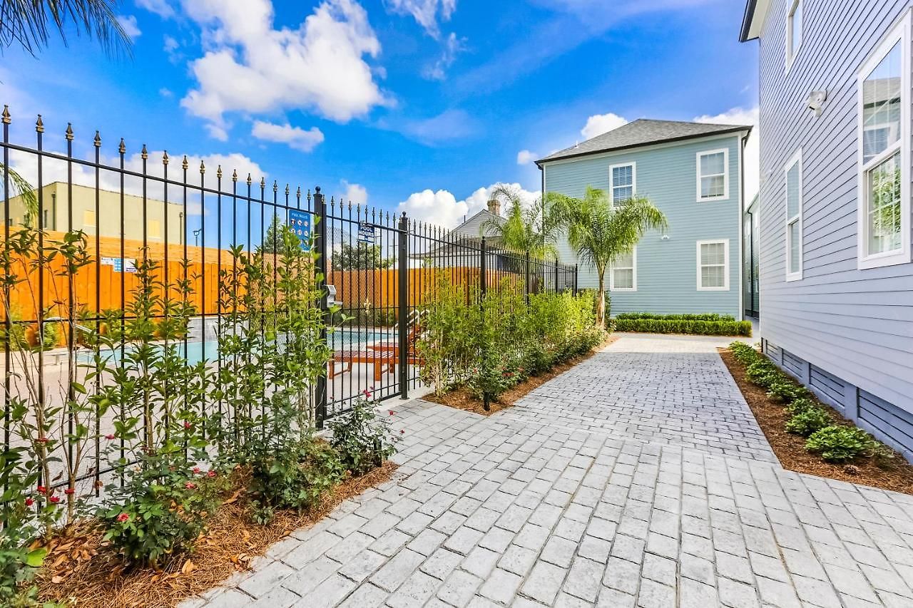 Hosteeva Amazing 4 Bedroom Modern With Balcony Near Frnch Quarter *