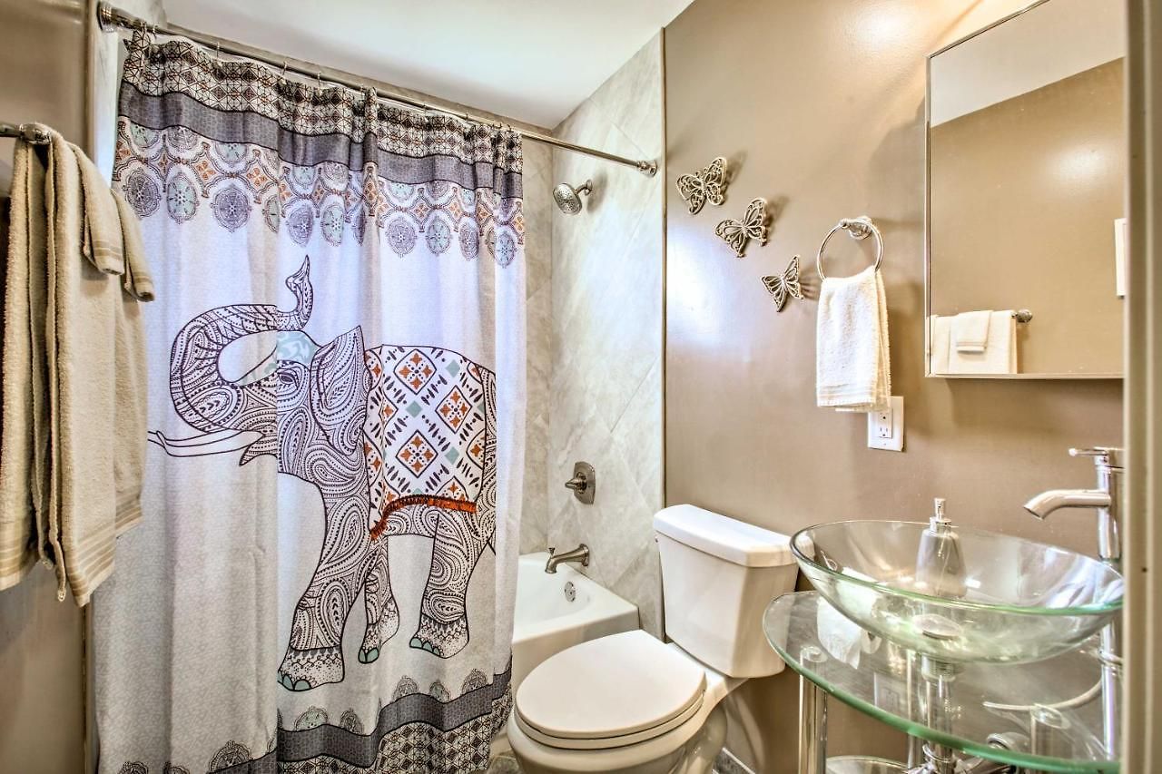 Holiday home Walk To Park: Contemporary Nola *