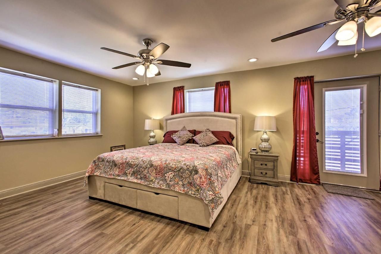 Holiday home Walk To Park: Contemporary Nola New Orleans