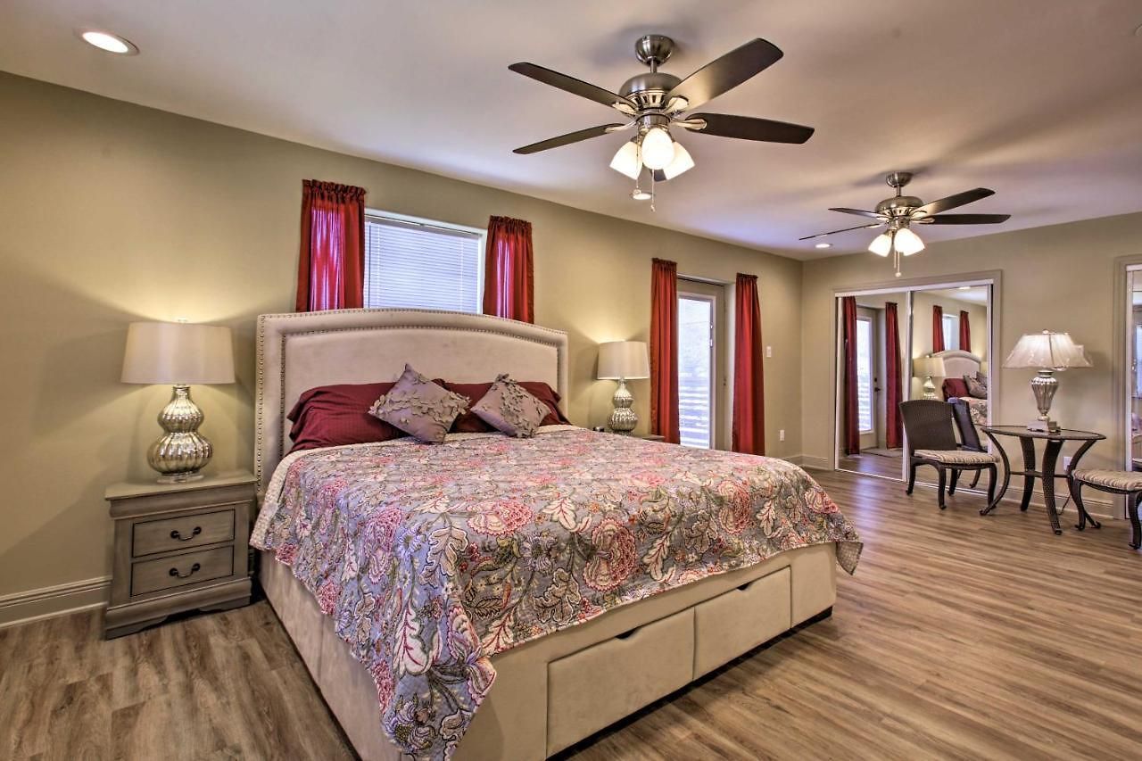 Holiday home Walk To Park: Contemporary Nola *