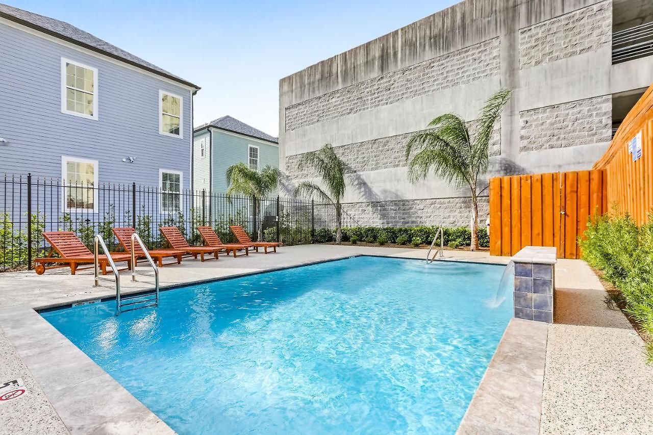Apartment Stunning 4br-5br Near French Quarter Homes By Hosteeva *