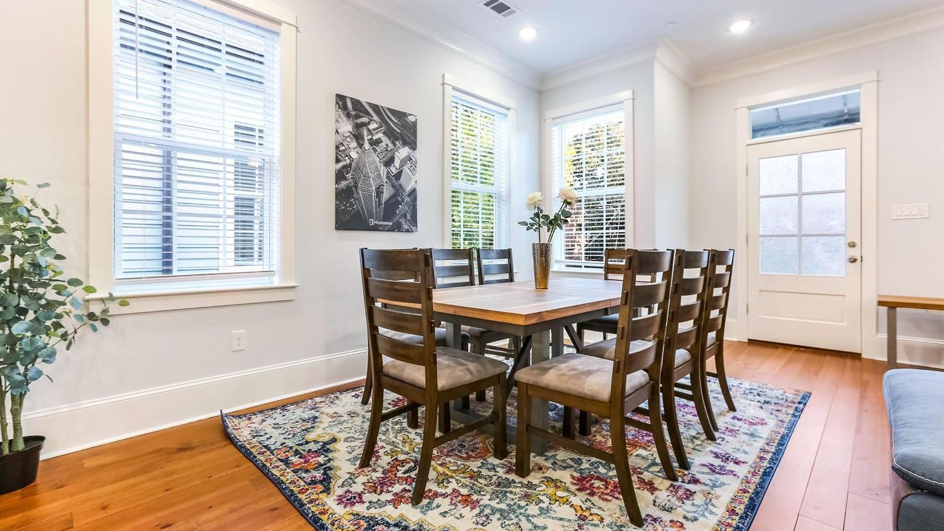 Apartment Stunning 4br-5br Near French Quarter Homes By Hosteeva