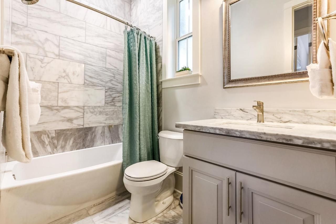 Stunning 4br-5br Near French Quarter Homes By Hosteeva *
