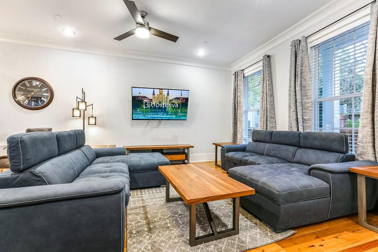 Apartment Stunning 4br-5br Near French Quarter Homes By Hosteeva