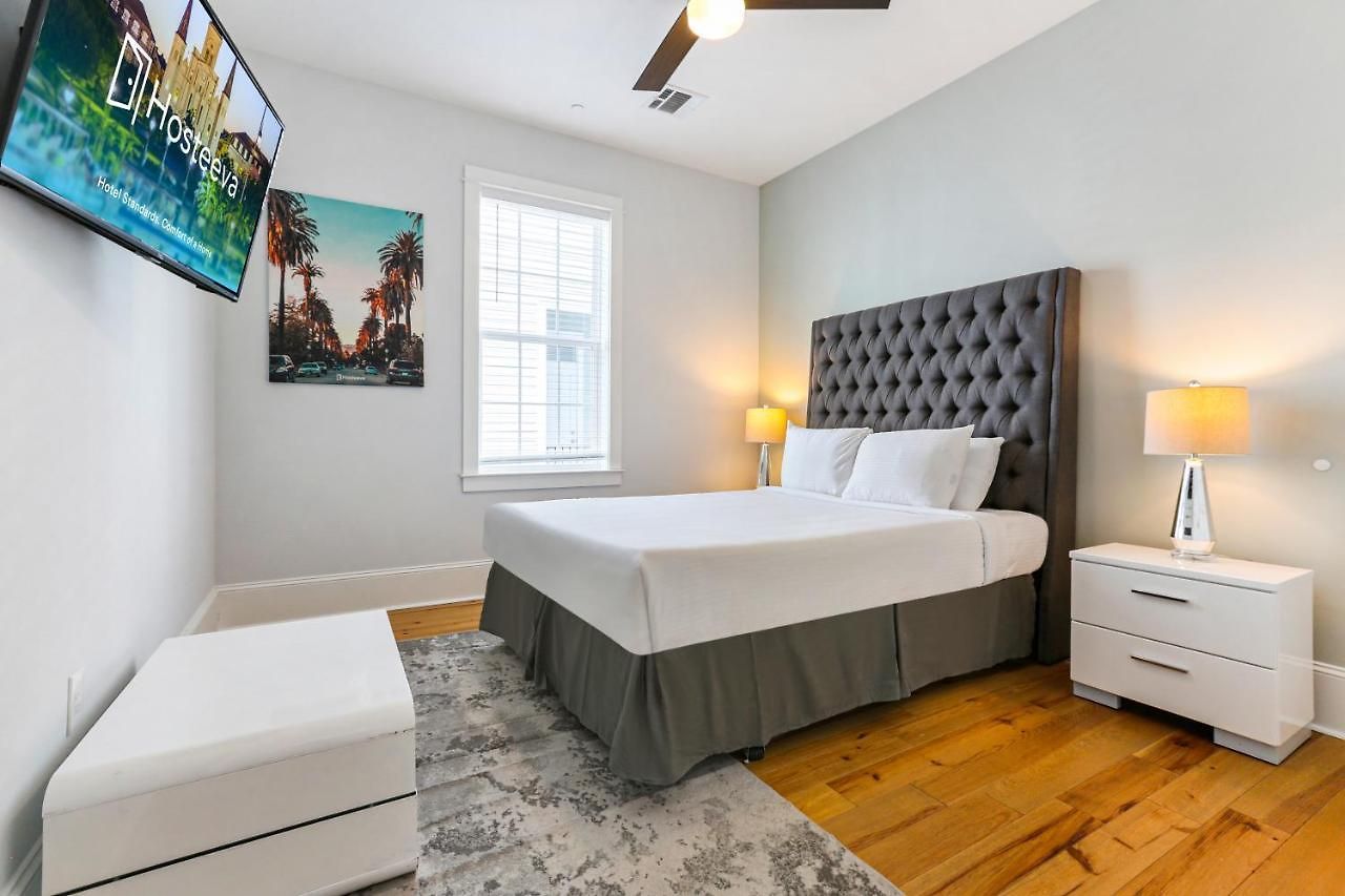 Modern 5 Bedroom - Large Pool - Near Everything Apartment *
