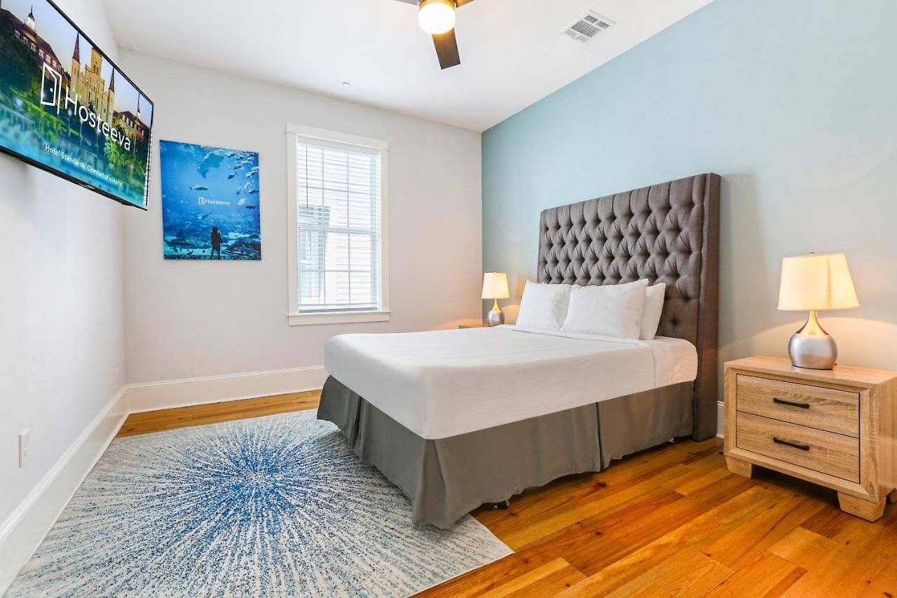 Modern 5 Bedroom - Large Pool - Near Everything Apartment *