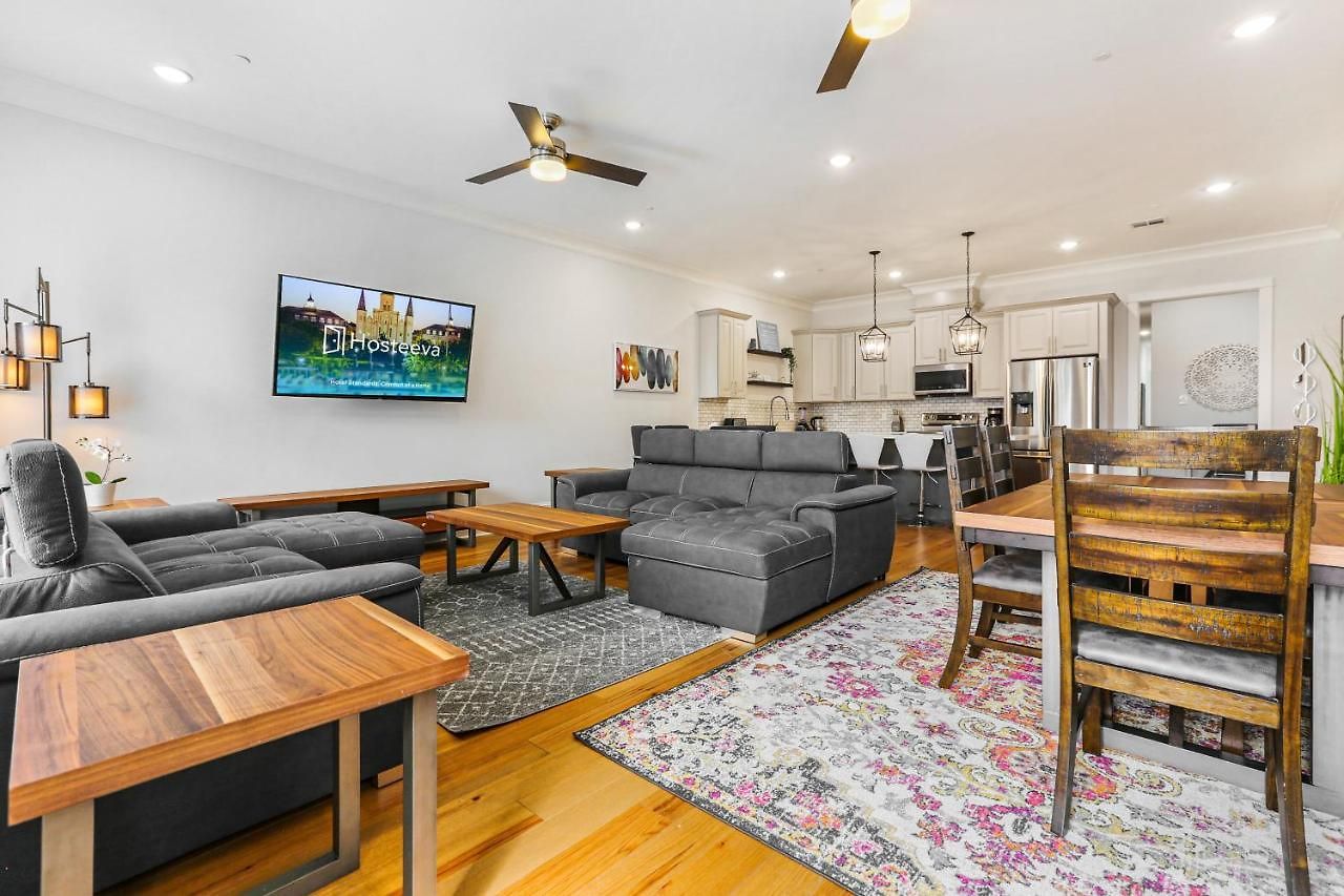 Modern 5 Bedroom - Large Pool - Near Everything Apartment