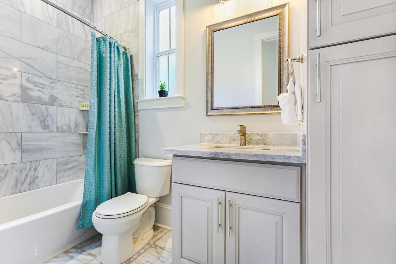 Modern 5 Bedroom - Large Pool - Near Everything * New Orleans