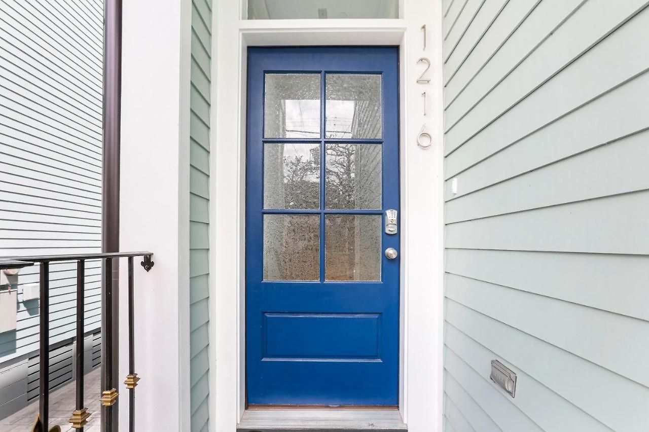 Apartment Hosteeva Brand New With A Pool Steps To St Charles Ave *
