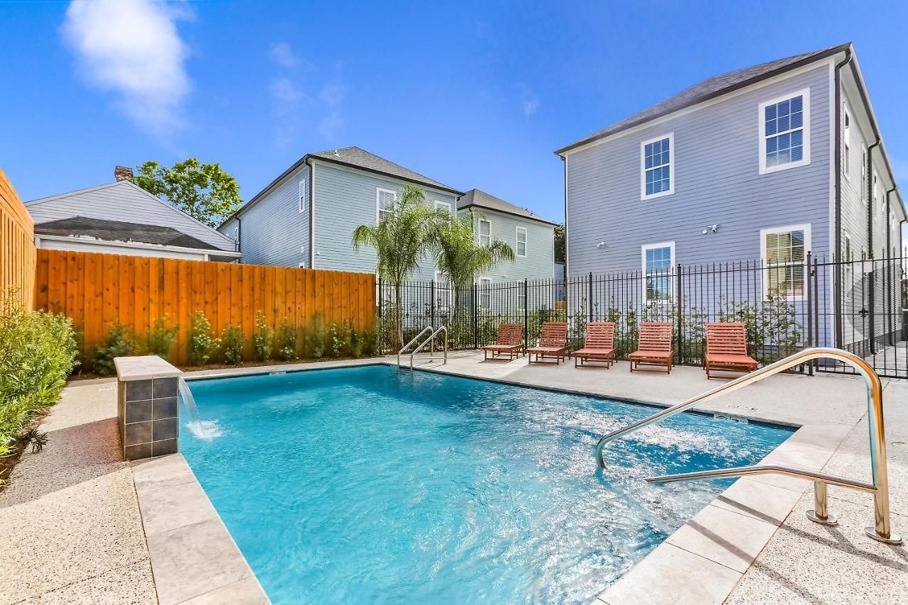Hosteeva Brand New With A Pool Steps To St Charles Ave Apartment *