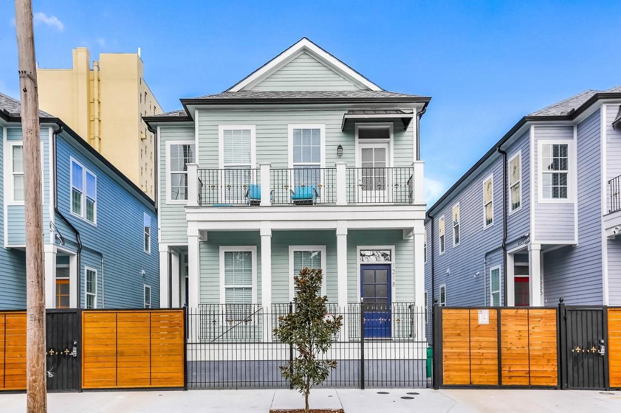 Modern 5 Bedroom - Large Pool - Near Everything Apartment New Orleans
