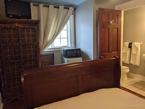 Balcony Bed & Breakfast