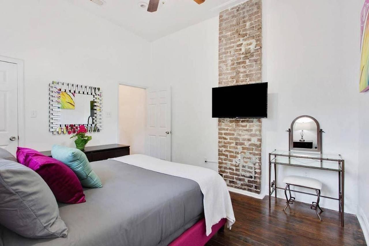 Gorgeous Historical Gem Near French Quarter Bed & Breakfast *
