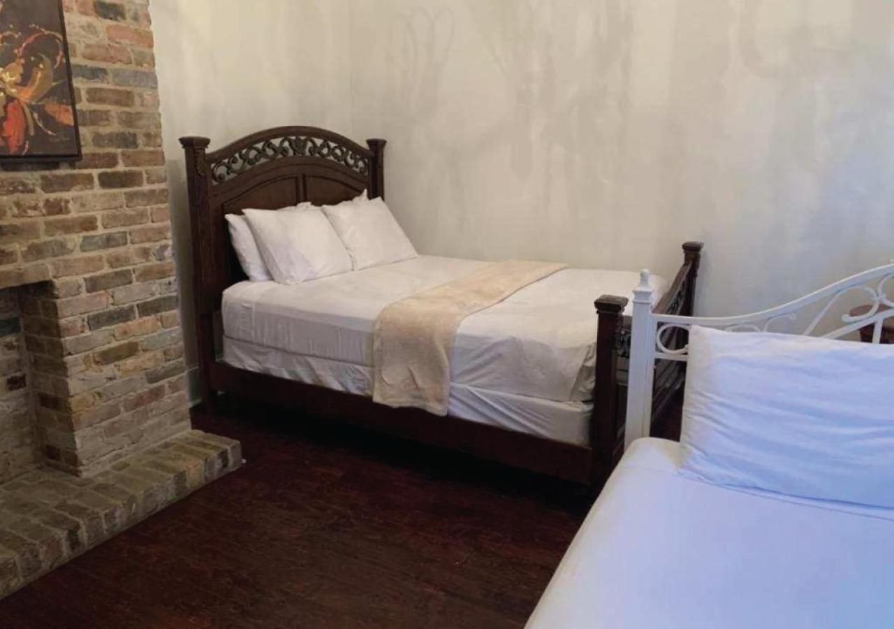 Bourbon Street Hotel *