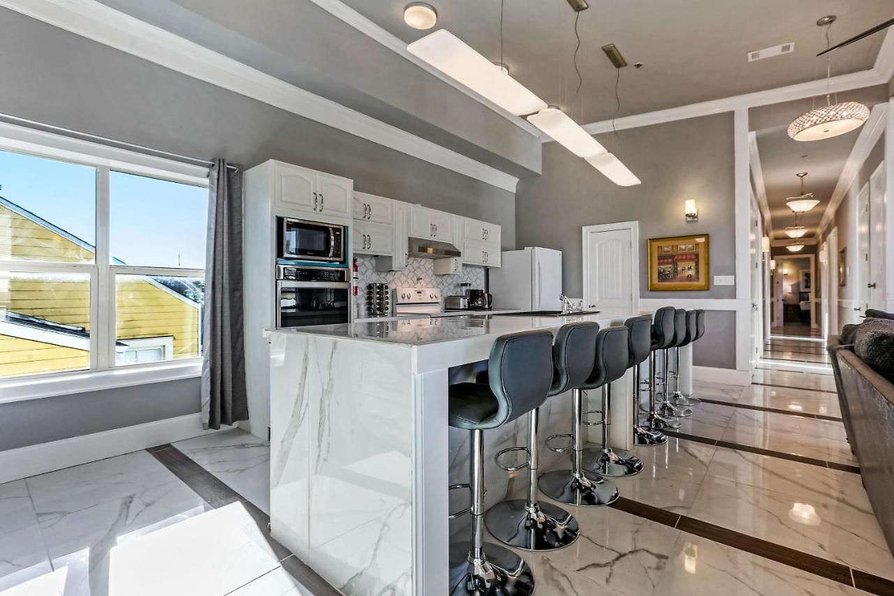 5br Penthouse Steps To The Streetcar & Fq *