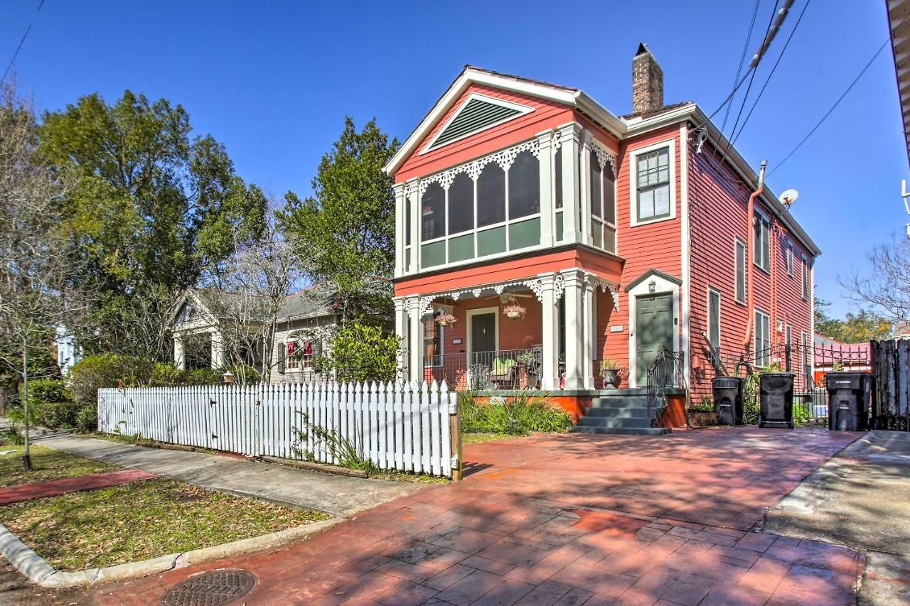 Soul & Style! Duplex Near French Quarter W/ Porch Holiday home