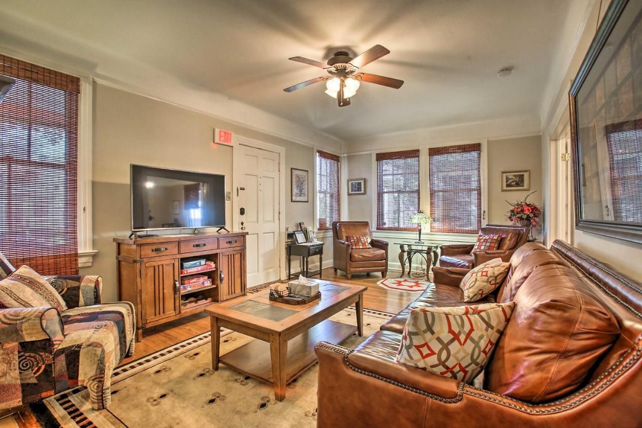 Soul & Style! Duplex Near French Quarter W/ Porch Holiday home