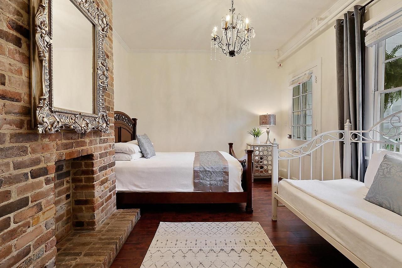 Bourbon Street Hotel *